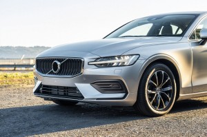 VOLVO S60 III 2018-2024 KRATKA PRZEDNIEGO ZDERZAKA Z PDC LEWA 31455636