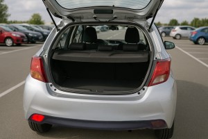 TOYOTA YARIS III XP130 2011-2017 PRZED FACELIFTINGIEM PÓŁKA BAGAŻNIKA 64330-0D240