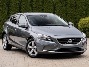 VOLVO V40 II 2012-2019 KRATKA ŚRODKOWA PRZEDNIEGO ZDERZAKA 31283743