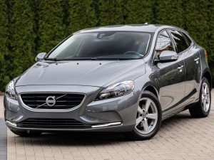 VOLVO V40 II 2012-2019 KRATKA ŚRODKOWA PRZEDNIEGO ZDERZAKA 31283743