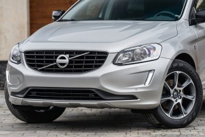 VOLVO XC60 I 2013-2017 PO FACELIFTINGU LISTWA ZDERZAKA PRZEDNIEGO LEWA 31352458 31365349