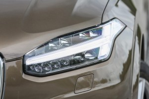 VOLVO XC90 II 2014-2019 PRZED FACELIFTINGIEM ZAŚLEPKA SPRYSKIWACZA REFLEKTORA LEWA 31353364