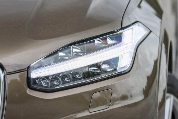 VOLVO XC90 II 2014-2019 PRZED FACELIFTINGIEM ZAŚLEPKA SPRYSKIWACZA REFLEKTORA LEWA 31353364