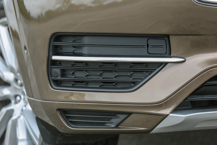 VOLVO XC90 II 2014-2019 PRZED FACELIFTINGIEM KRATKA PRZEDNIEGO ZDERZAKA Z PDC PRAWA 31383045
