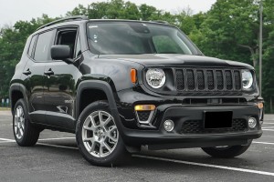 JEEP RENEGADE I BU 2018-2022 PO FACELIFTINGU CHROMOWANA RAMKA PRZEDNIEGO HALOGENU PRAWA 6VQ41TZZAA