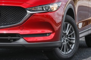 MAZDA CX-5 II KF 2017+ RAMKA LAMPY PRZECIWMGIELNEJ KRATKA ZDERZAKA PRZEDNIA LEWA KB8B50C21C