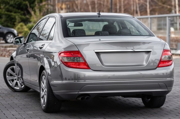 MERCEDES C-CLASS W204 2007-2014 KAMERA COFANIA FULL HD DYNAMICZNE LINIE ZINTEGROWANA Z KLAMKĄ KLAPY TYLNEJ