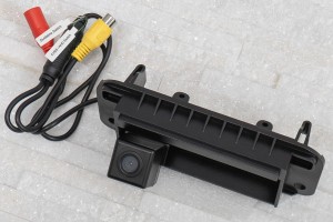 MERCEDES C-CLASS W204 2007-2014 KAMERA COFANIA FULL HD DYNAMICZNE LINIE ZINTEGROWANA Z KLAMKĄ KLAPY TYLNEJ