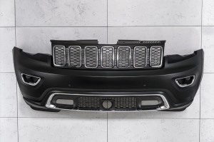 JEEP GRAND CHEROKEE IV WK2 2017-2021 PO DRUGIM FACELIFTINGU KOMPLETNY ZDERZAK PRZEDNI Z PDC BEZ SPRYSKIWACZY Z CHROMOWANYM GRILLEM 68333498AA