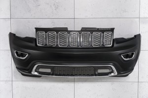 JEEP GRAND CHEROKEE IV WK2 2017-2021 PO DRUGIM FACELIFTINGU KOMPLETNY ZDERZAK PRZEDNI BEZ PDC BEZ SPRYSKIWACZY Z CHROMOWANYM GRILLEM 6EB83TZZAA