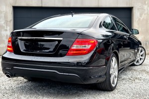 MERCEDES C-CLASS C204 2007-2014 KAMERA COFANIA FULL HD DYNAMICZNE LINIE ZINTEGROWANA Z KLAMKĄ KLAPY TYLNEJ