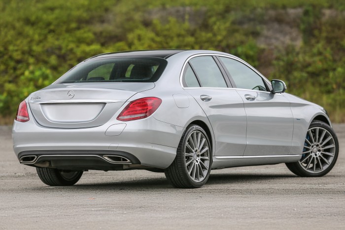 MERCEDES C-CLASS W205 2014-2018 PRZED FACELIFTINGIEM KAMERA COFANIA FULL HD DYNAMICZNE LINIE ZINTEGROWANA Z KLAMKĄ KLAPY TYLNEJ