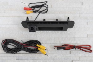 MERCEDES C-CLASS W205 2014-2018 PRZED FACELIFTINGIEM KAMERA COFANIA FULL HD DYNAMICZNE LINIE ZINTEGROWANA Z KLAMKĄ KLAPY TYLNEJ