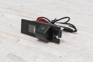 OPEL ASTRA J 2009-2015 KAMERA COFANIA FULL HD DYNAMICZNE LINIE ZINTEGROWANA Z LAMPĄ TABLICY
