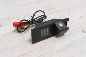 OPEL ASTRA J 2009-2015 KAMERA COFANIA FULL HD DYNAMICZNE LINIE ZINTEGROWANA Z LAMPĄ TABLICY
