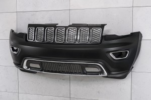 JEEP GRAND CHEROKEE IV WK2 2017-2021 PO DRUGIM FACELIFTINGU CHROMOWANY KOMPLETNY ZDERZAK PRZEDNI BEZ PDC BEZ SPRYSKIWACZY Z CHROMOWANYM GRILLEM 6EB83TZZAA