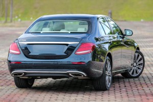 MERCEDES E-CLASS W213 2016-2020 PRZED FACELIFTINGIEM KAMERA COFANIA FULL HD DYNAMICZNE LINIE ZINTEGROWANA Z KLAMKĄ KLAPY TYLNEJ