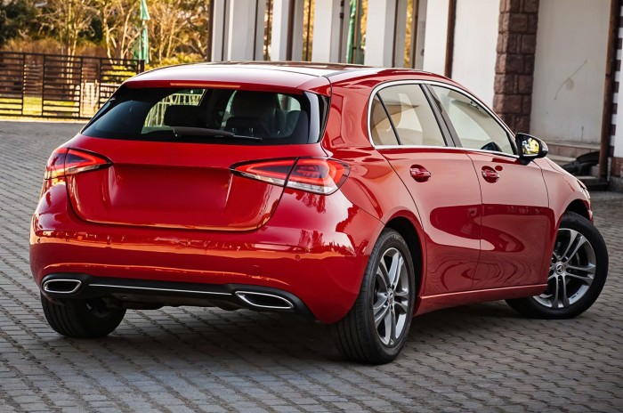 MERCEDES A-CLASS W177 2018-2023 PRZED FACELIFTINGIEM KAMERA COFANIA FULL HD DYNAMICZNE LINIE ZINTEGROWANA Z KLAMKĄ KLAPY TYLNEJ