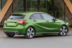MERCEDES A-CLASS W176 2013-2018 KAMERA COFANIA FULL HD DYNAMICZNE LINIE ZINTEGROWANA Z KLAMKĄ KLAPY TYLNEJ