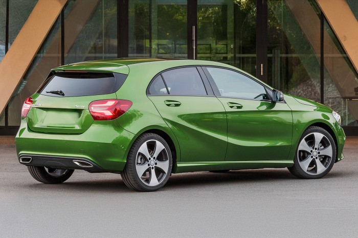 MERCEDES A-CLASS W176 2013-2018 KAMERA COFANIA FULL HD DYNAMICZNE LINIE ZINTEGROWANA Z KLAMKĄ KLAPY TYLNEJ