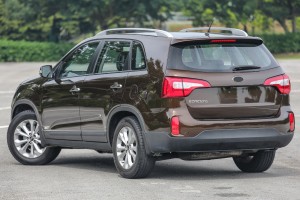 KIA SORENTO II XM 2009-2015 KAMERA COFANIA FULL HD DYNAMICZNE LINIE ZINTEGROWANA Z LAMPĄ