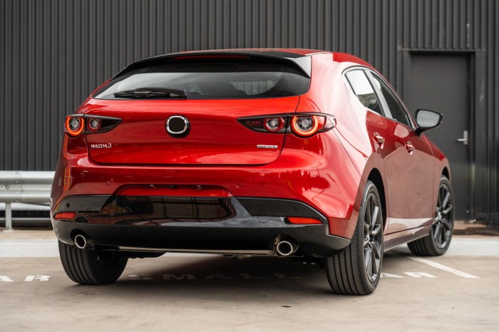 MAZDA 3 IV BP 2019+ KAMERA COFANIA FULL HD DYNAMICZNE LINIE ZINTEGROWANA Z LAMPĄ TABLICY