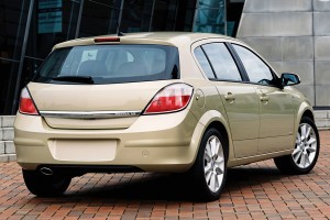 OPEL ASTRA H 2004-2014 KAMERA COFANIA FULL HD DYNAMICZNE LINIE ZINTEGROWANA Z LAMPĄ TABLICY