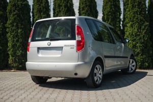 SKODA ROOMSTER 2006-2015 KAMERA COFANIA FULL HD DYNAMICZNE LINIE ZINTEGROWANA Z KLAMKĄ KLAPY TYLNEJ