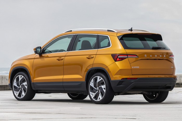 SKODA KAROQ 2017+ KAMERA COFANIA FULL HD DYNAMICZNE LINIE ZINTEGROWANA Z KLAMKĄ KLAPY TYLNEJ