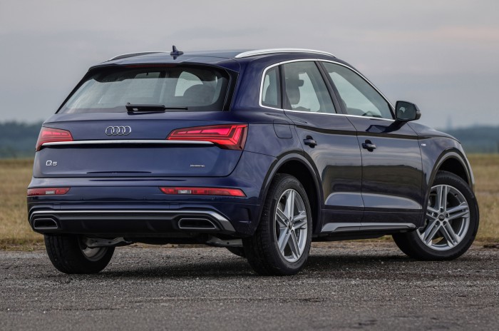 AUDI Q5 FY 2017-2024 KAMERA COFANIA FULL HD DYNAMICZNE LINIE ZINTEGROWANA Z KLAMKĄ KLAPY TYLNEJ