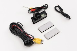 SUZUKI SX4 I GY SEDAN 2006-2013 KAMERA COFANIA FULL HD DYNAMICZNE LINIE ZINTEGROWANA Z LAMPĄ TABLICY