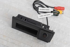 VW TIGUAN II AD1 2016-2024 KAMERA COFANIA FULL HD DYNAMICZNE LINIE ZINTEGROWANA Z KLAMKĄ KLAPY TYLNEJ