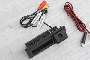 VW TIGUAN II AD1 2016-2024 KAMERA COFANIA FULL HD DYNAMICZNE LINIE ZINTEGROWANA Z KLAMKĄ KLAPY TYLNEJ