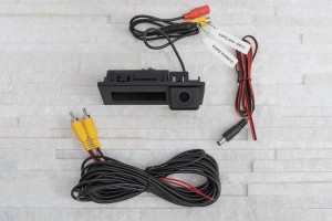 VW TIGUAN II AD1 2016-2024 KAMERA COFANIA FULL HD DYNAMICZNE LINIE ZINTEGROWANA Z KLAMKĄ KLAPY TYLNEJ