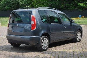 SKODA ROOMSTER 2006-2015 KAMERA COFANIA FULL HD DYNAMICZNE LINIE ZINTEGROWANA Z KLAMKĄ KLAPY TYLNEJ