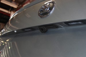 SKODA ROOMSTER 2006-2015 KAMERA COFANIA FULL HD DYNAMICZNE LINIE ZINTEGROWANA Z KLAMKĄ KLAPY TYLNEJ
