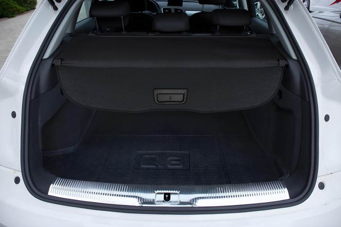 AUDI Q3 8U 2011-2018 ROLETA BAGAŻNIKA CZARNA 8U0863553