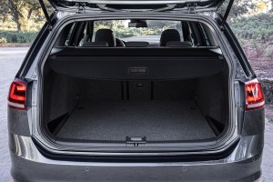 VOLKSWAGEN GOLF 7 VII 5G VARIANT (KOMBI) 2013-2020 ROLETA BAGAŻNIKA CZARNA