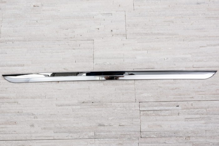 MERCEDES E-CLASS W213 2016-2020 PRZED FACELIFTINGIEM DEKORACYJNA LISTWA KLAPY BAGAŻNIKA