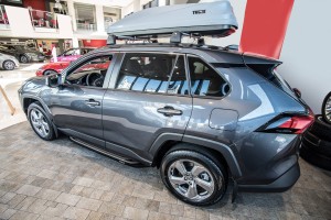 TOYOTA RAV4 V XA50 2019+ STOPNIE BOCZNE PROGI SAMOCHODOWE