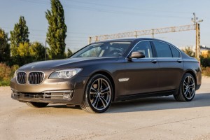 BMW SERIA 7 F02N 2013-2015 PO FACELIFTINGU CHROMOWANA LISTWA PRZEDNIEGO ZDERZAKA LEWA 51117295271