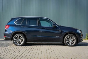BMW X5 F15 2013-2018 LISTWA PRAWEGO TYLNEGO BŁOTNIKA 51777294372