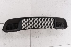 JEEP GRAND CHEROKEE IV WK2 2017-2021 PO LIFTINGU KRATKA ATRAPA PRZEDNIEGO ZDERZAKA BEZ RADARU 68310777AB