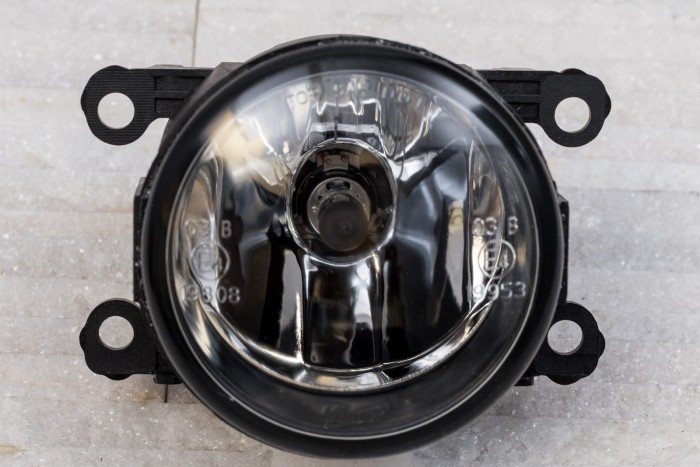 SUZUKI GRAND VITARA MK2 2006-2015 LAMPA PRZECIWMGIELNA PRZEDNIA PRAWA 261508992C