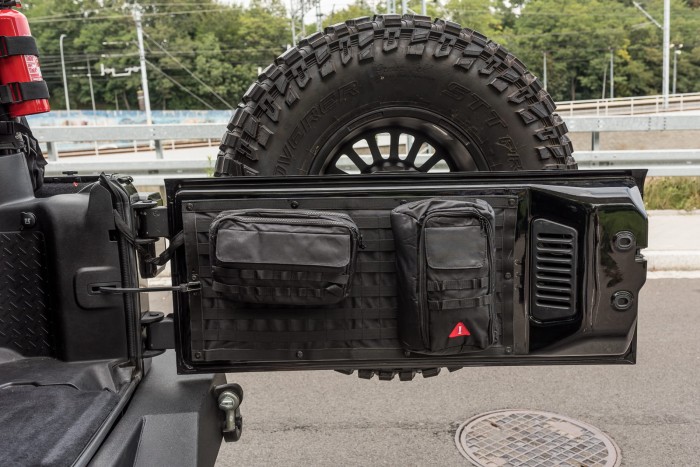 JEEP WRANGLER JK ORGANIZER I APTECZKA KLAPY TYLNEJ