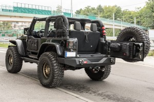 JEEP WRANGLER JK ORGANIZER I APTECZKA KLAPY TYLNEJ