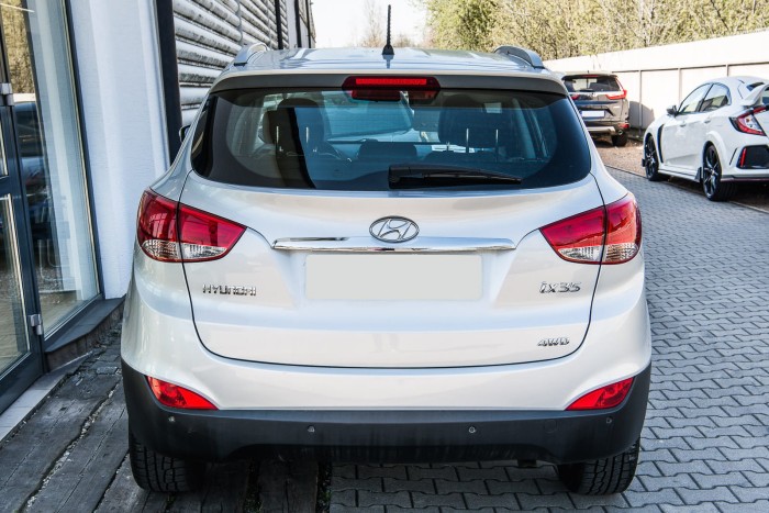 HYUNDAI ix35 2010-2015 OZDOBNA LISTWA KALPY TYLNEJ WOKÓL ZNACZKA