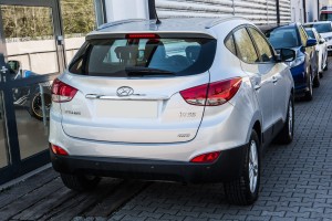 HYUNDAI ix35 2010-2015 OZDOBNA LISTWA KALPY TYLNEJ WOKÓL ZNACZKA
