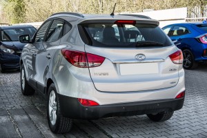 HYUNDAI ix35 2010-2015 OZDOBNA LISTWA KALPY TYLNEJ WOKÓL ZNACZKA