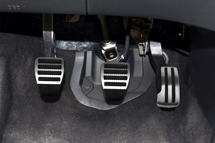 NISSAN X-TRAIL III T32 2014-2021 MANUAL NAKŁADKI NA PEDAŁY NAKŁADANE